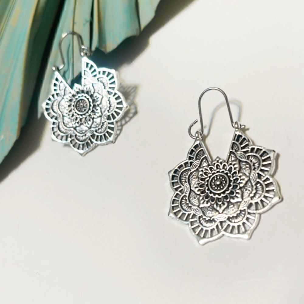 #895 Anthro antique silver flower earrings